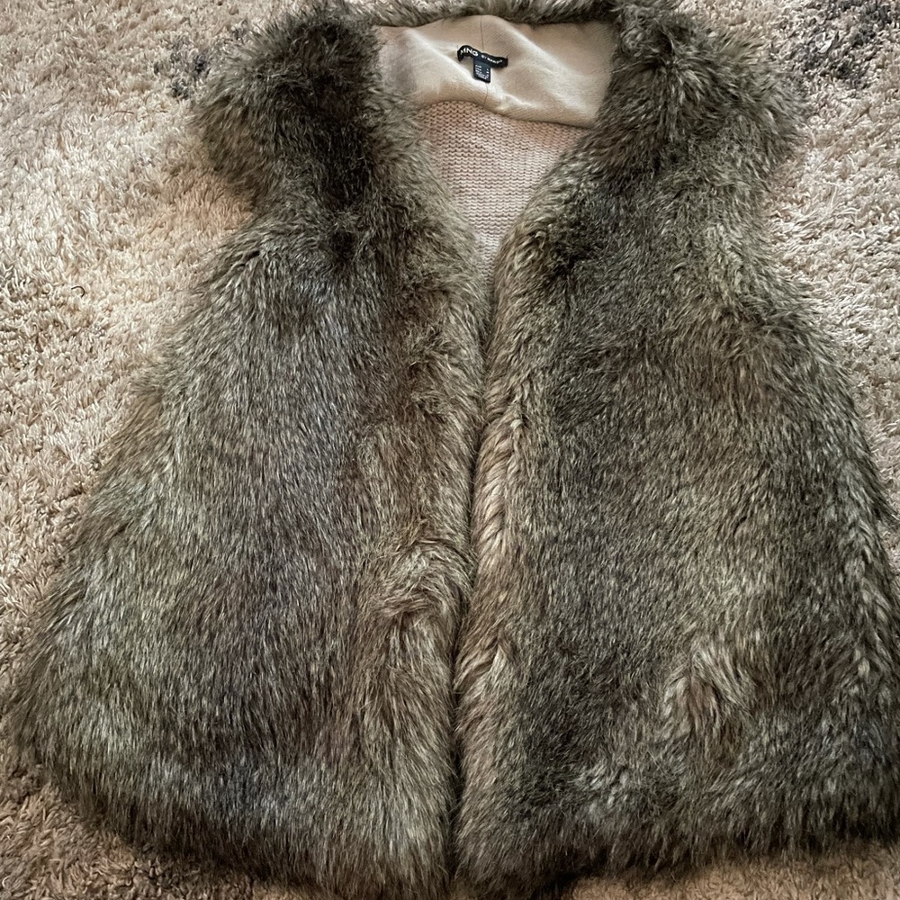 🔥🔥🔥MNG by MANGO FAUX FUR VEST🔥🔥🔥
